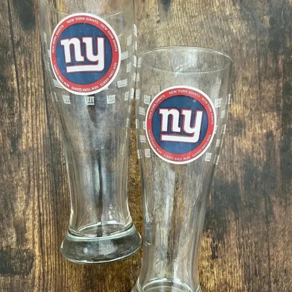 Set of 2, NFL New York Giants Pilsner glasses.